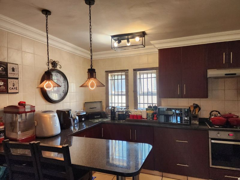 3 BEDROOM TOWNHOUSE IN WILKOPPIES - Photo 6