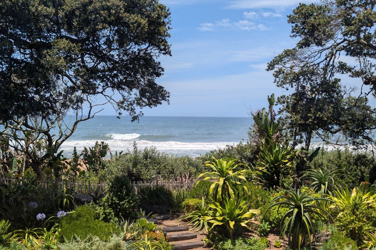 Umhlanga-La Lucia Beachfront - 3 bedroom unit - renovated and decorated to the highest standard - the perfect lock up and go! -Must be seen to be appreciated - great seaviews - Photo 4