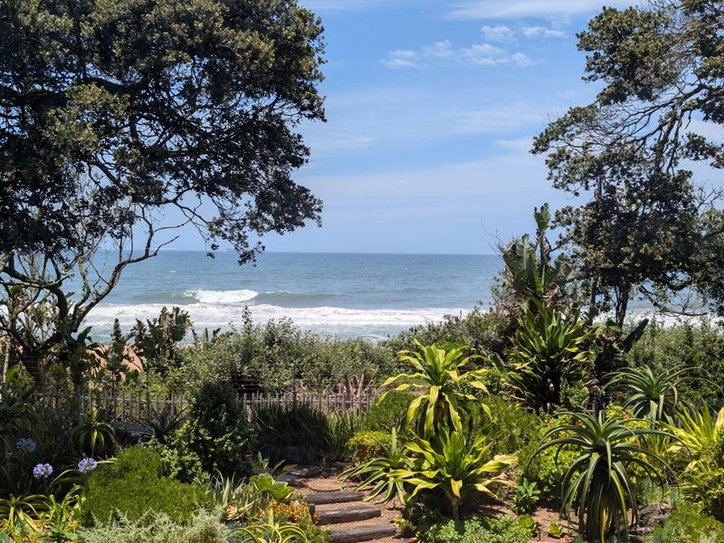 Umhlanga-La Lucia Beachfront - 3 bedroom unit - renovated and decorated to the highest standard - the perfect lock up and go! -Must be seen to be appreciated - great seaviews - Photo 4