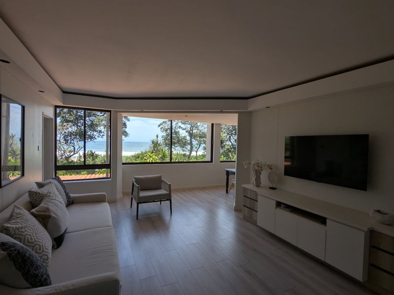 Umhlanga-La Lucia Beachfront - 3 bedroom unit - renovated and decorated to the highest standard - the perfect lock up and go! -Must be seen to be appreciated - great seaviews - Photo 2