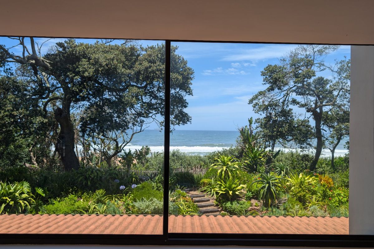 Umhlanga-La Lucia Beachfront - 3 bedroom unit - renovated and decorated to the highest standard - the perfect lock up and go! -Must be seen to be appreciated - great seaviews - Photo 3