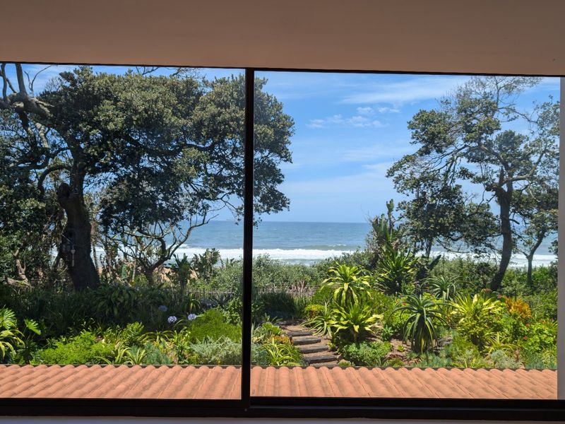 Umhlanga-La Lucia Beachfront - 3 bedroom unit - renovated and decorated to the highest standard - the perfect lock up and go! -Must be seen to be appreciated - great seaviews - Photo 3