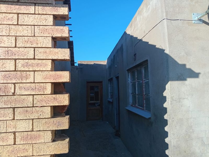 House with cherrywood kitchen, close to police station and school extra Income - Photo 7