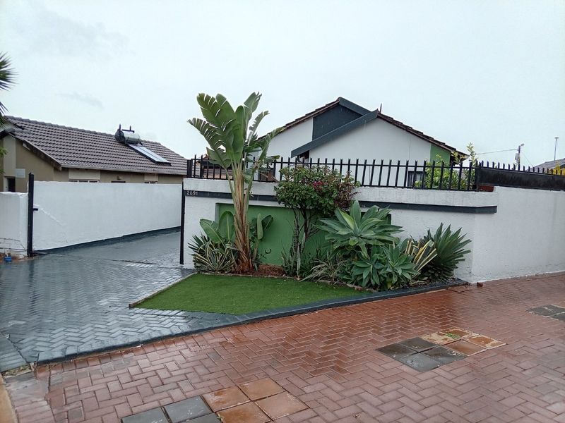 3 bedroom Rosslyn Gardens - Photo 2