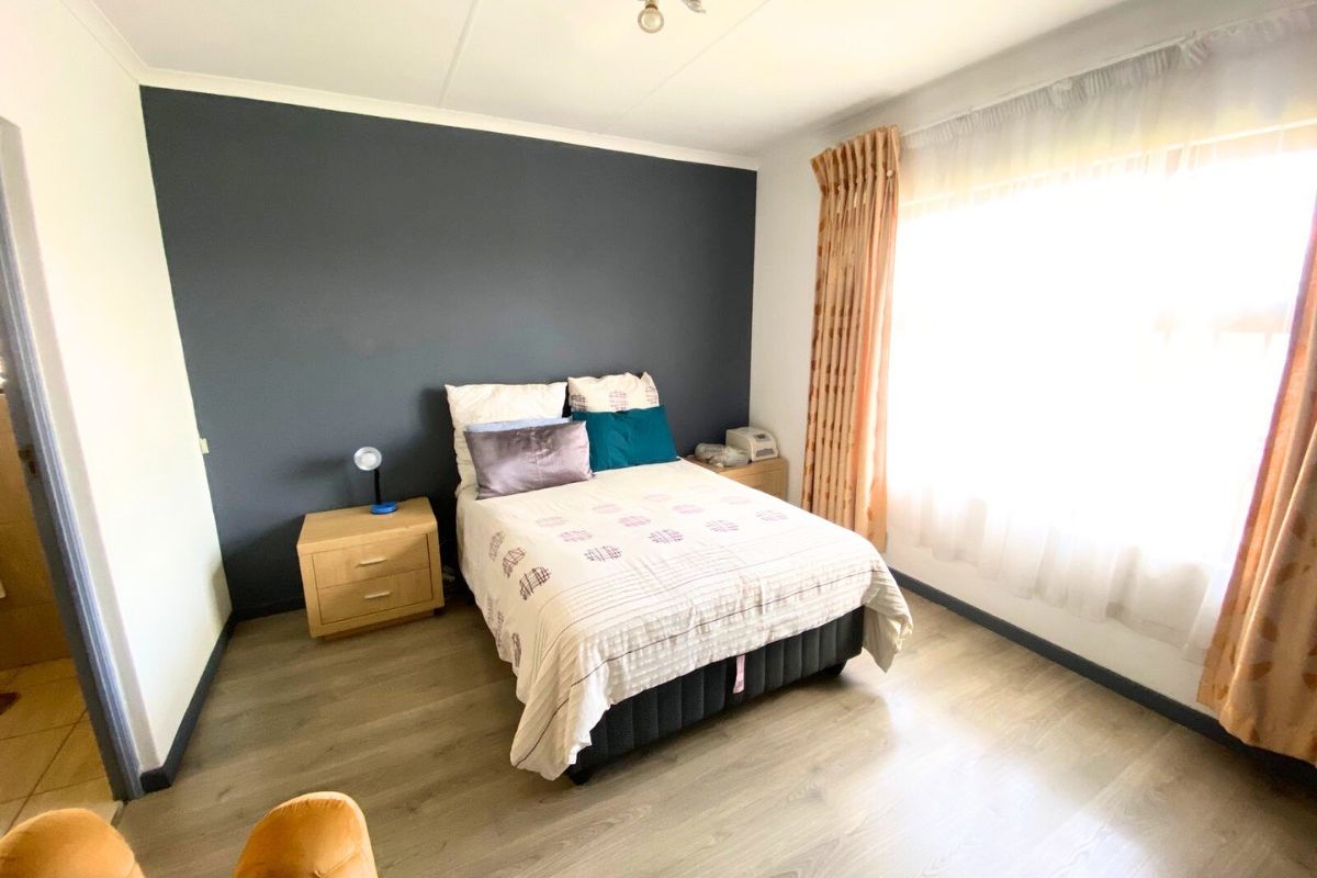 Spacious 3 Bedroom, 2 Bathroom Townhouse for Sale in Herons Complex - Photo 2
