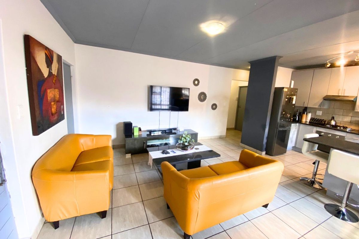 Spacious 3 Bedroom, 2 Bathroom Townhouse for Sale in Herons Complex - Photo 3