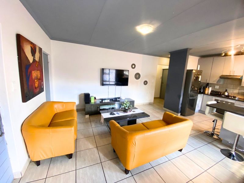Spacious 3 Bedroom, 2 Bathroom Townhouse for Sale in Herons Complex - Photo 3