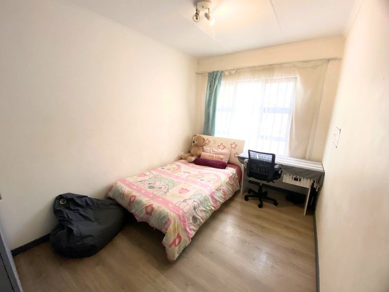 Spacious 3 Bedroom, 2 Bathroom Townhouse for Sale in Herons Complex - Photo 9