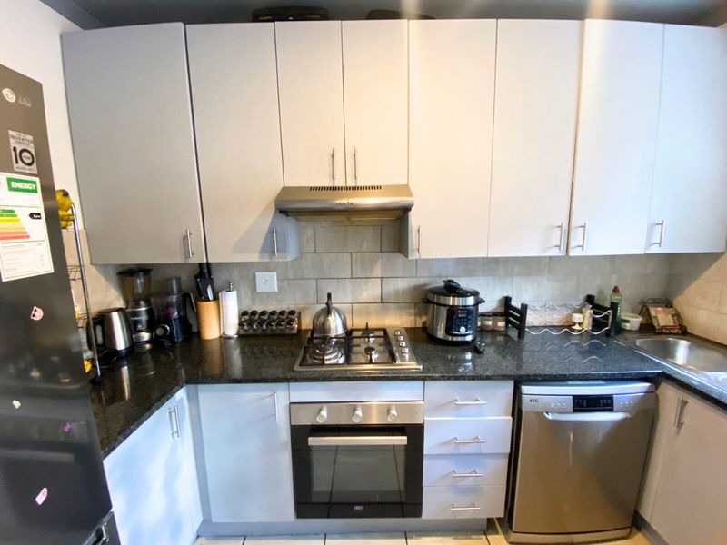 Spacious 3 Bedroom, 2 Bathroom Townhouse for Sale in Herons Complex - Photo 8