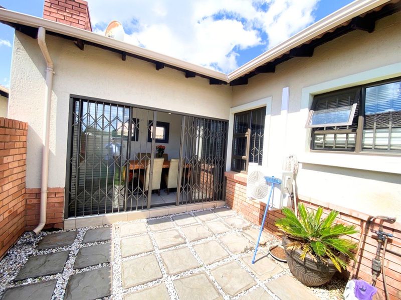 Spacious 3 Bedroom, 2 Bathroom Townhouse for Sale in Herons Complex - Photo 6
