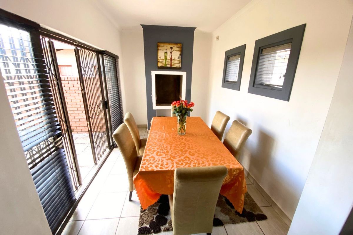 Spacious 3 Bedroom, 2 Bathroom Townhouse for Sale in Herons Complex - Photo 4