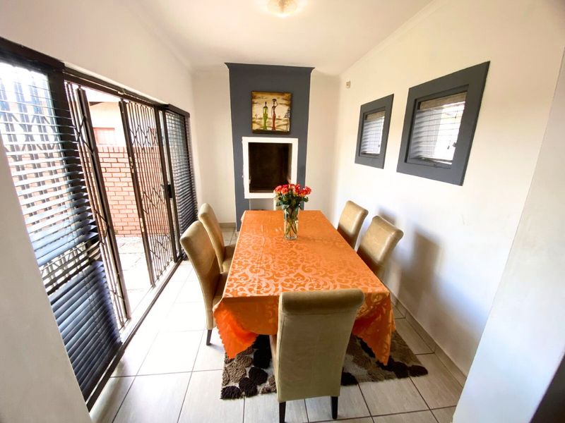 Spacious 3 Bedroom, 2 Bathroom Townhouse for Sale in Herons Complex - Photo 4