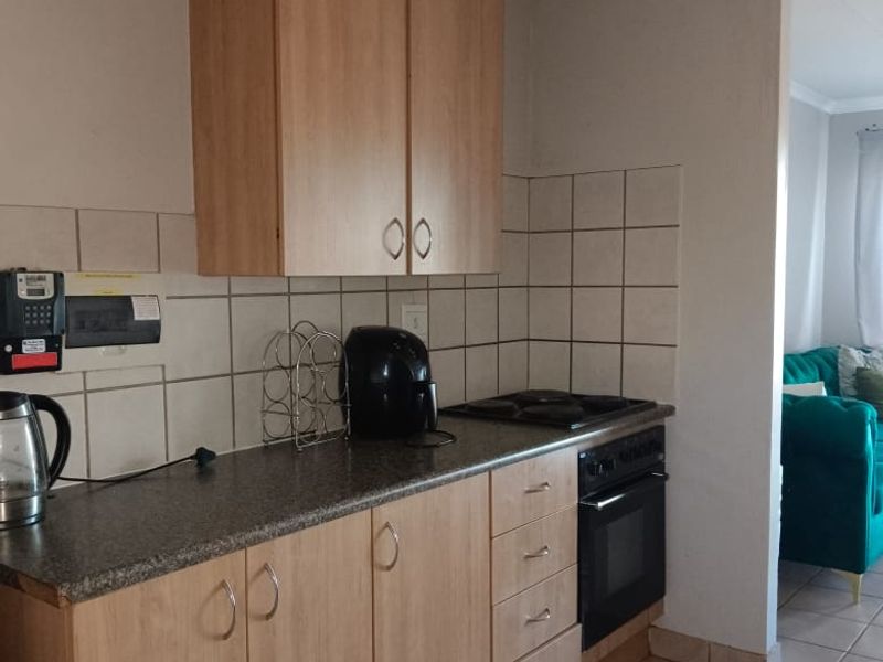 Executive 2 bedroom , 1 bath apartment in Prime Location - Luxury Amenities near a main road. - Photo 10