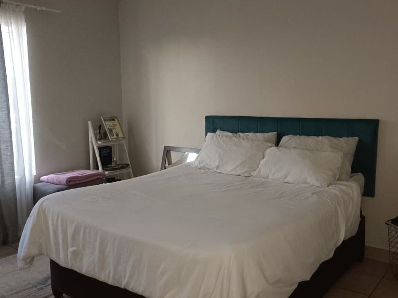 Executive 2 bedroom , 1 bath apartment in Prime Location - Luxury Amenities near a main road. - Photo 8