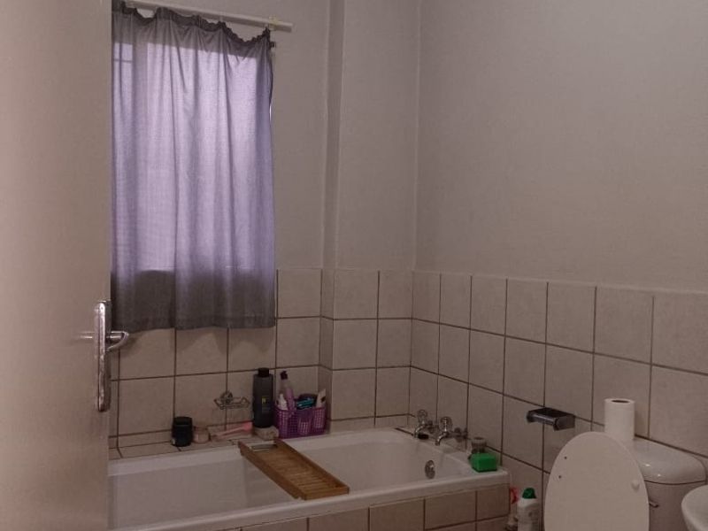 Executive 2 bedroom , 1 bath apartment in Prime Location - Luxury Amenities near a main road. - Photo 7