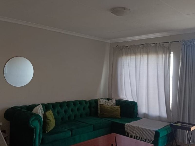 Executive 2 bedroom , 1 bath apartment in Prime Location - Luxury Amenities near a main road. - Photo 5