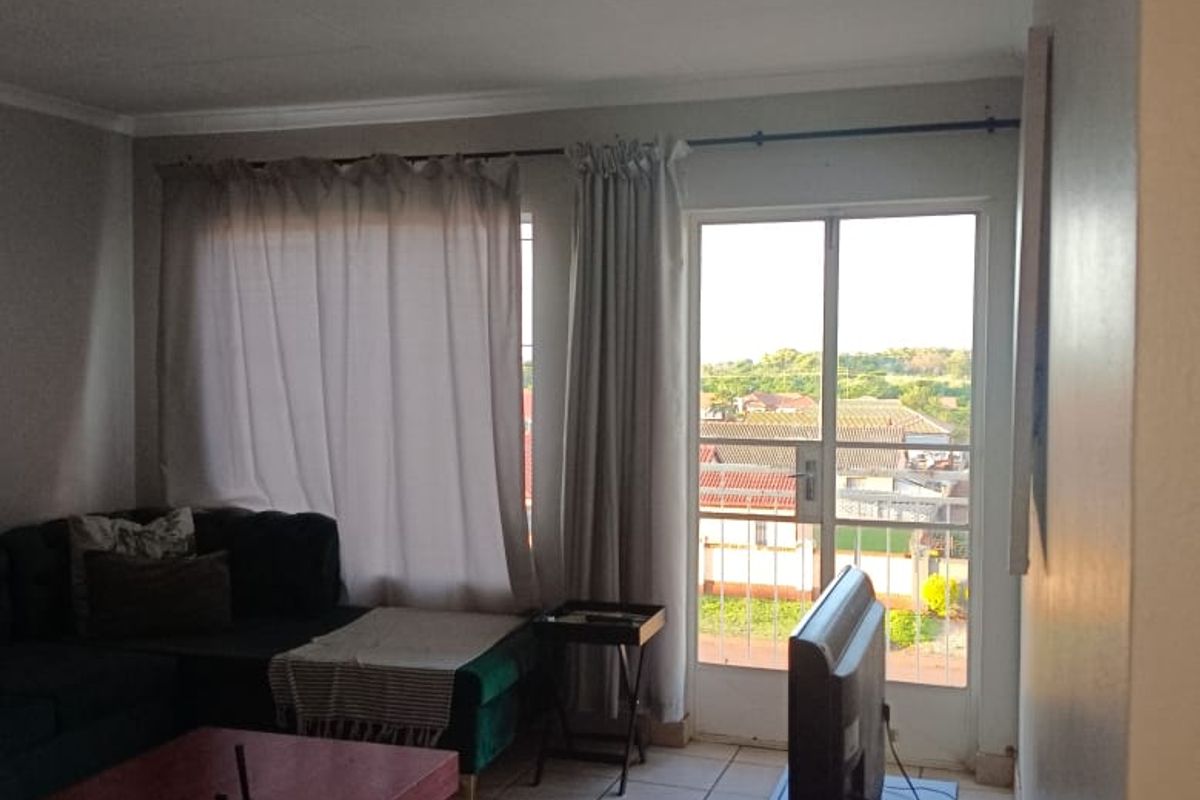 Executive 2 bedroom , 1 bath apartment in Prime Location - Luxury Amenities near a main road. - Photo 4