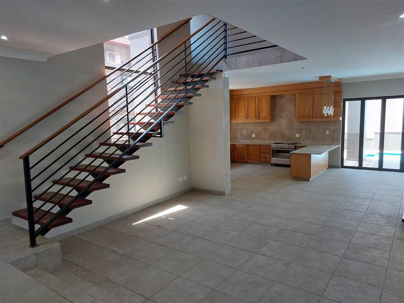 5 bedroom mansion in Izinga Estates - Photo 8