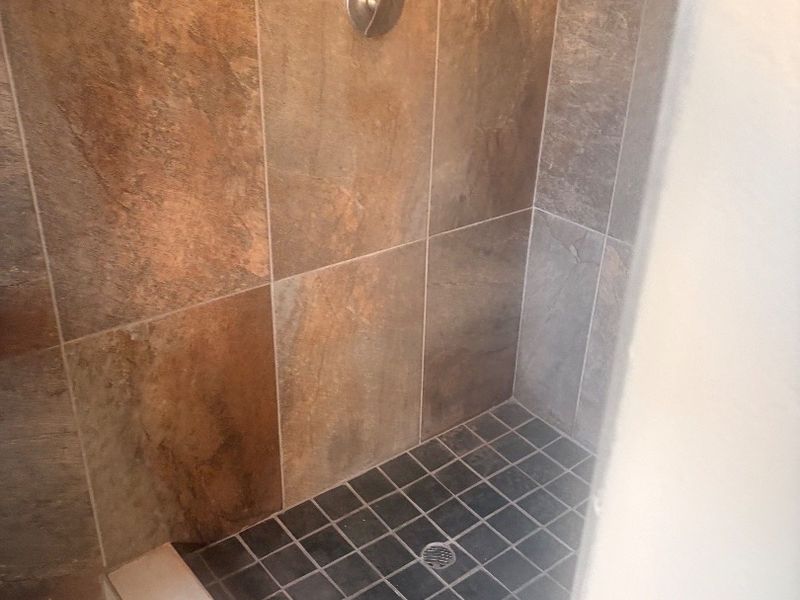 Stunning 4-Bedroom House for Rent  Discover this beautiful and spacious 4-bedroom home, perfect for a family or those who love to entertain! This property features: 	•	4 Spacious Bedrooms: Plenty of room for everyone. 	•	2 Modern Bathrooms: Stylish and functional. 	•	Swimming Pool: Enjoy relaxation and fun in your private pool. 	•	Entertainment Area: Ideal for gatherings and social events. 	•	Large Yard: Perfect for kids, pets, or gardening. 	•	Double Garage: Secure parking for multiple vehicles. 	•	2 Outdoor Bedrooms: Additional space for guests or a home office.  Located in a serene and convenient neighborhood, this home is ready to welcome you!  Contact us today to schedule a viewing! - Photo 9