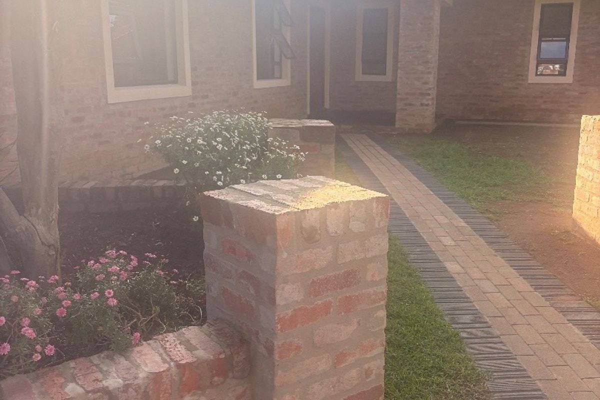 Stunning 4-Bedroom House for Rent  Discover this beautiful and spacious 4-bedroom home, perfect for a family or those who love to entertain! This property features: 	•	4 Spacious Bedrooms: Plenty of room for everyone. 	•	2 Modern Bathrooms: Stylish and functional. 	•	Swimming Pool: Enjoy relaxation and fun in your private pool. 	•	Entertainment Area: Ideal for gatherings and social events. 	•	Large Yard: Perfect for kids, pets, or gardening. 	•	Double Garage: Secure parking for multiple vehicles. 	•	2 Outdoor Bedrooms: Additional space for guests or a home office.  Located in a serene and convenient neighborhood, this home is ready to welcome you!  Contact us today to schedule a viewing! - Photo 3