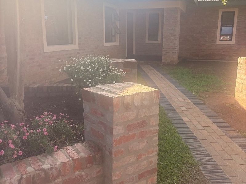 Stunning 4-Bedroom House for Rent  Discover this beautiful and spacious 4-bedroom home, perfect for a family or those who love to entertain! This property features: 	•	4 Spacious Bedrooms: Plenty of room for everyone. 	•	2 Modern Bathrooms: Stylish and functional. 	•	Swimming Pool: Enjoy relaxation and fun in your private pool. 	•	Entertainment Area: Ideal for gatherings and social events. 	•	Large Yard: Perfect for kids, pets, or gardening. 	•	Double Garage: Secure parking for multiple vehicles. 	•	2 Outdoor Bedrooms: Additional space for guests or a home office.  Located in a serene and convenient neighborhood, this home is ready to welcome you!  Contact us today to schedule a viewing! - Photo 3