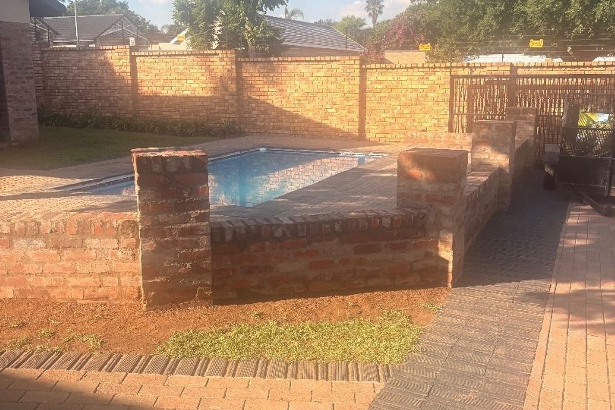 Stunning 4-Bedroom House for Rent  Discover this beautiful and spacious 4-bedroom home, perfect for a family or those who love to entertain! This property features: 	•	4 Spacious Bedrooms: Plenty of room for everyone. 	•	2 Modern Bathrooms: Stylish and functional. 	•	Swimming Pool: Enjoy relaxation and fun in your private pool. 	•	Entertainment Area: Ideal for gatherings and social events. 	•	Large Yard: Perfect for kids, pets, or gardening. 	•	Double Garage: Secure parking for multiple vehicles. 	•	2 Outdoor Bedrooms: Additional space for guests or a home office.  Located in a serene and convenient neighborhood, this home is ready to welcome you!  Contact us today to schedule a viewing! - Photo 2