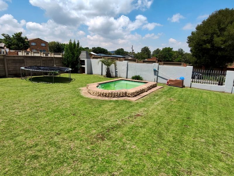 Charming 3-Bedroom Home With Stunning Vaal Dam Views - Photo 5