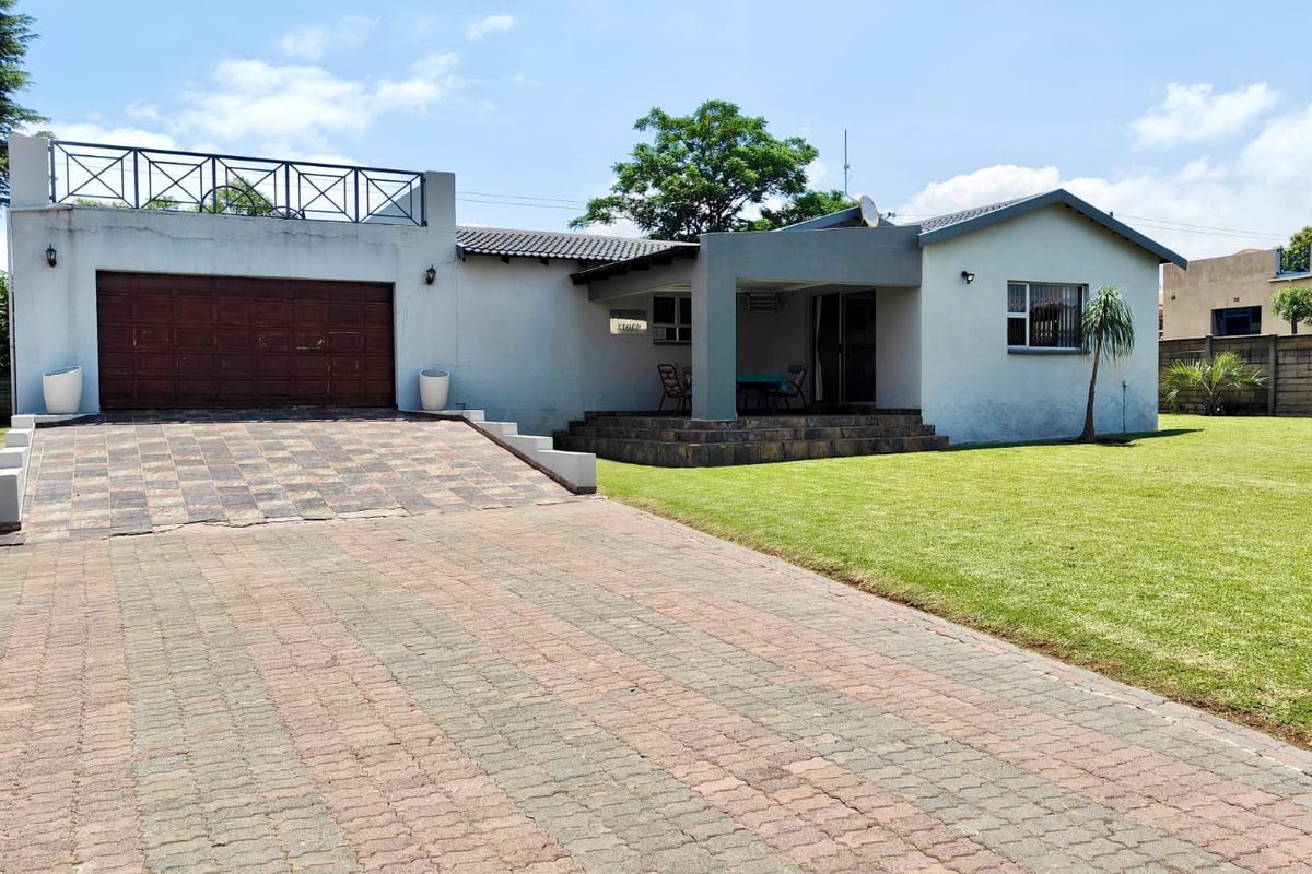 Charming 3-Bedroom Home With Stunning Vaal Dam Views - Photo 2