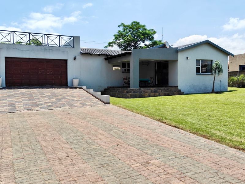 Charming 3-Bedroom Home With Stunning Vaal Dam Views - Photo 2