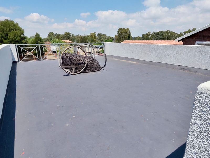 Charming 3-Bedroom Home With Stunning Vaal Dam Views - Photo 9