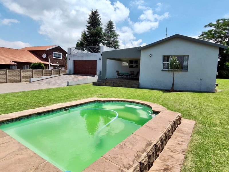 Charming 3-Bedroom Home With Stunning Vaal Dam Views - Photo 5