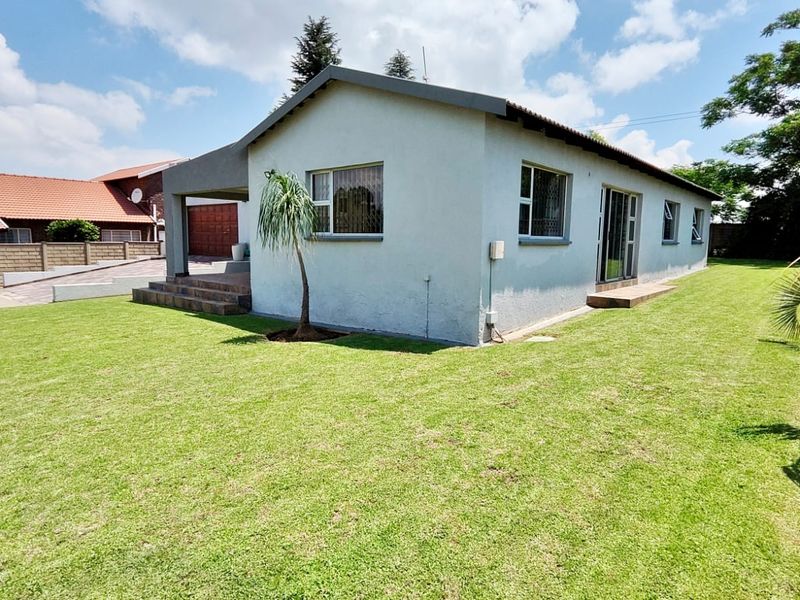 Charming 3-Bedroom Home With Stunning Vaal Dam Views - Photo 7