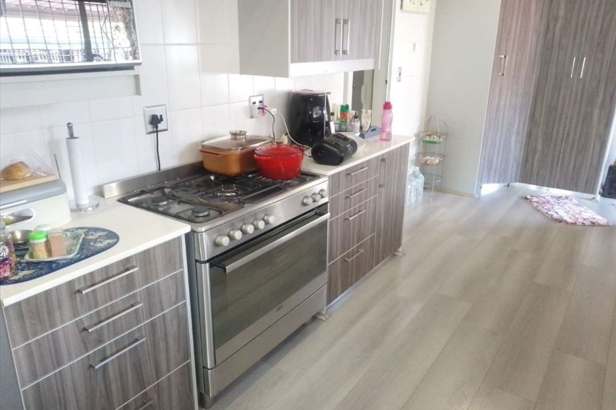 Stunning Family Home with Exceptional Features - Photo 2