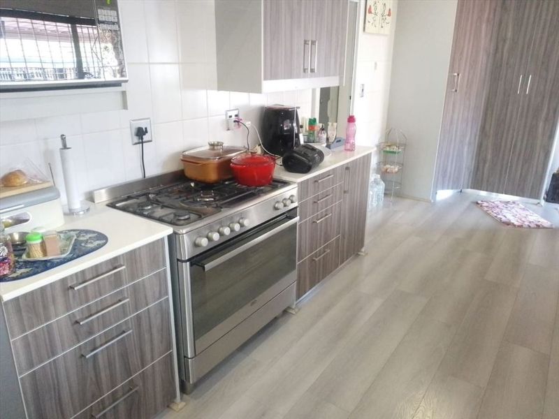 Stunning Family Home with Exceptional Features - Photo 2