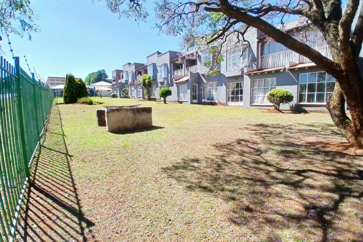 2 Bedroom Apartment in Horizon View - Photo 2