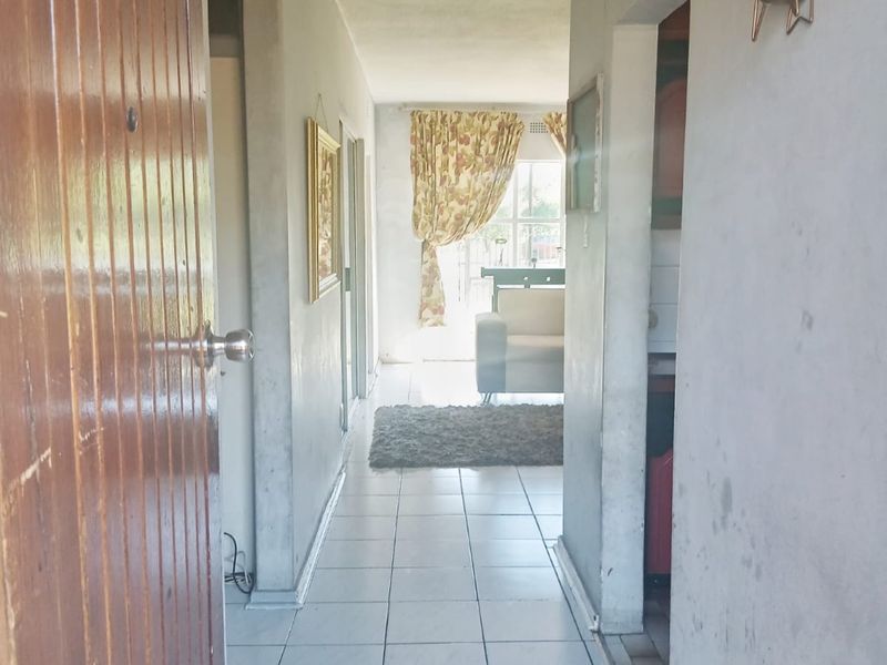 2 Bedroom Apartment in Horizon View - Photo 9