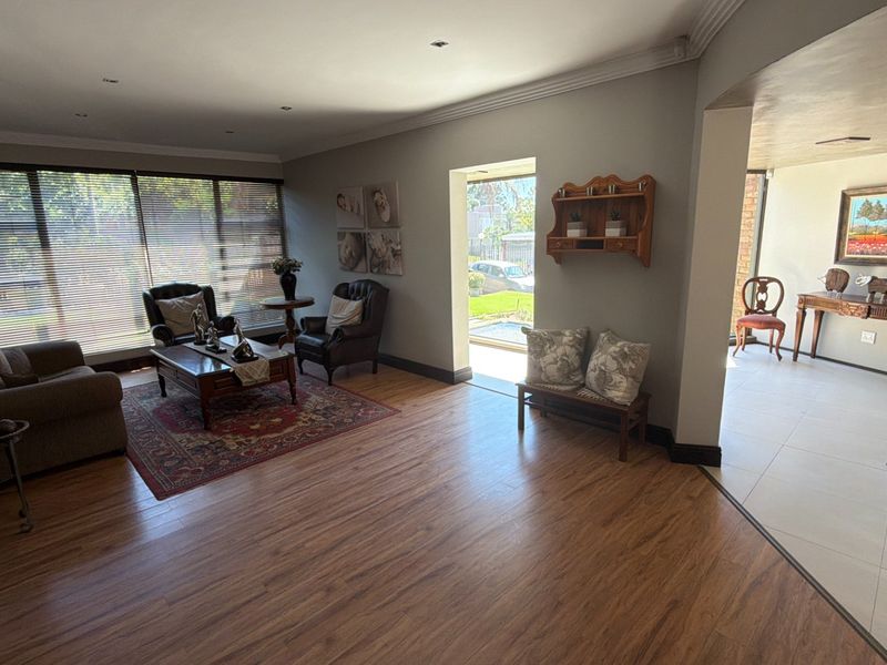 4 Bedroom house for sale in Wilkoppies - Photo 8