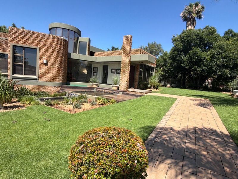 4 Bedroom house for sale in Wilkoppies - Photo 2