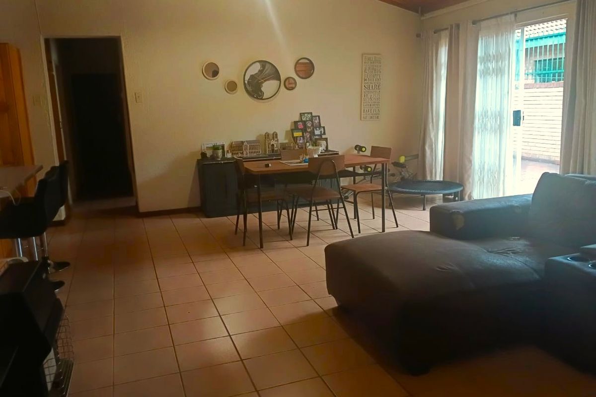 Secure Sterpark Townhouse with Garage & Prime Location - Photo 5