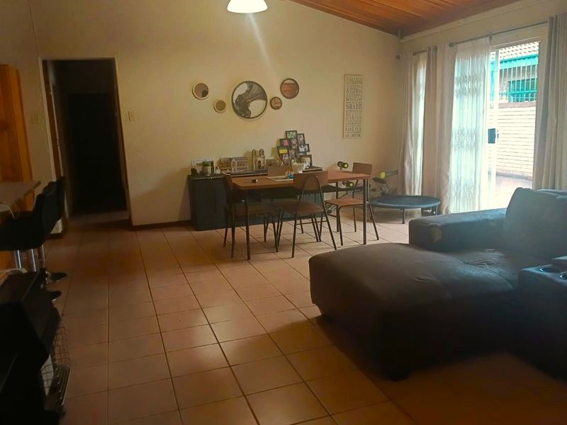 Secure Sterpark Townhouse with Garage & Prime Location - Photo 5