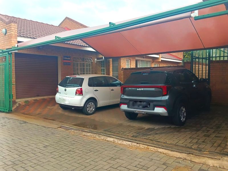 Secure Sterpark Townhouse with Garage & Prime Location - Photo 2