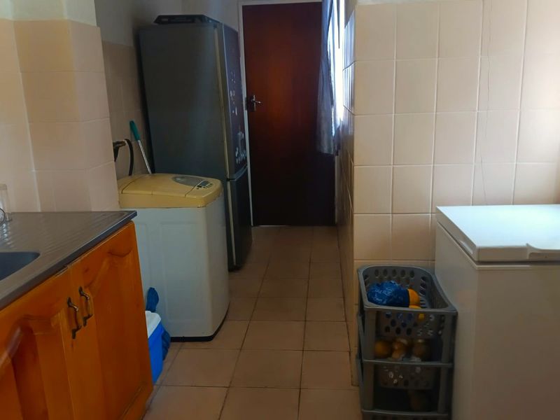 Secure Sterpark Townhouse with Garage & Prime Location - Photo 8