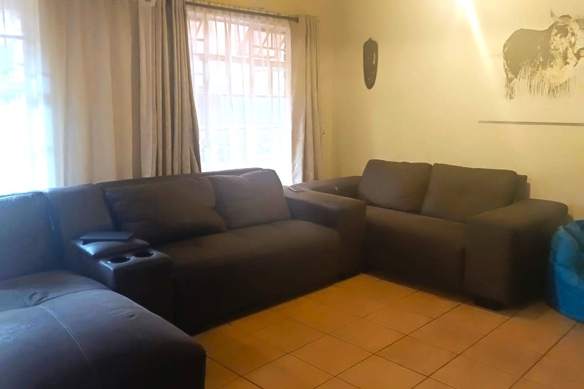 Secure Sterpark Townhouse with Garage & Prime Location - Photo 3