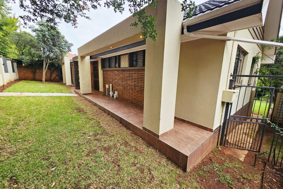 A Beautiful and Serene 3 Bedroom 2 bathroom house for rent in Groenkloof - Photo 2