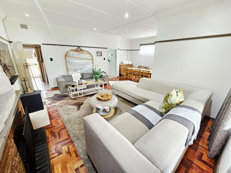 A Beautiful and Serene 3 Bedroom 2 bathroom house for rent in Groenkloof - Photo 10