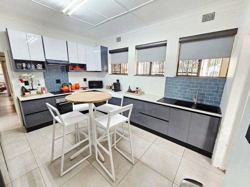 A Beautiful and Serene 3 Bedroom 2 bathroom house for rent in Groenkloof - Photo 6