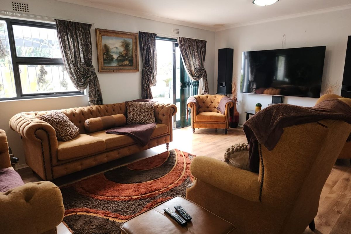 3 bedroom house plus a 2 bedroom granny flat - Photo 4