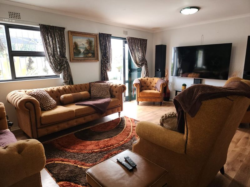 3 bedroom house plus a 2 bedroom granny flat - Photo 4