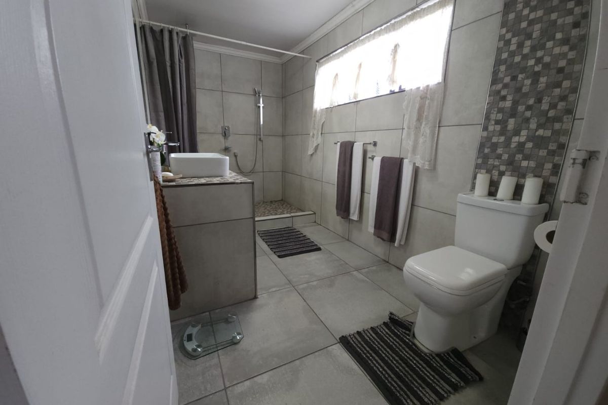 3 bedroom house plus a 2 bedroom granny flat - Photo 5