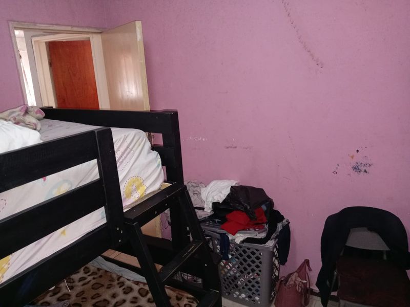 Ground Floor - 2 Bedroom Apartment with Great Potential -Kuilsriver - Photo 5